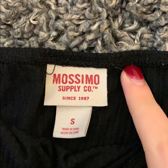 Off the should black crop top - Picture 5 of 5